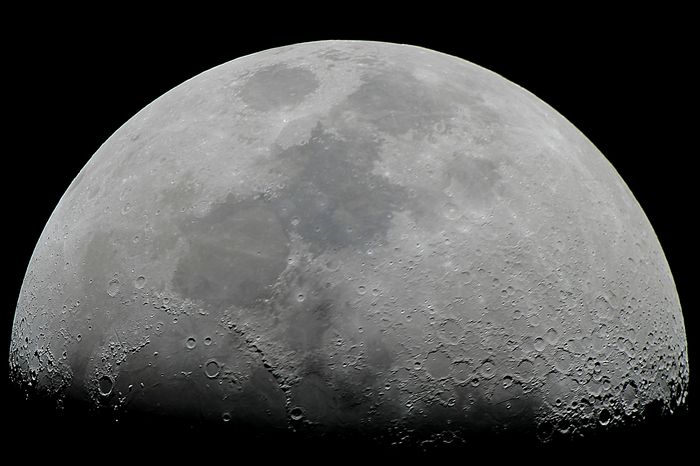 Луна 6  января  2017  года. Освещенность - 59%.